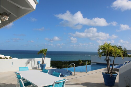 Easy Livin', 2-bedroom Guest House w/ Short Walk to Beach, Amazing View.