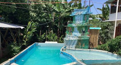 Sunbeam, two bedrooms, AA, Starlink, rustic pool, gardens, orchard.