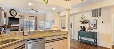 Condo, Plusieurs lits, balcon, vue sur le jardin (Meadow Brook Resort Getaway) | Intérieur