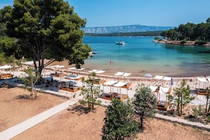 On the beach, free beach shuttle, free beach cabanas - Maslinica Maison Collection (Stari Grad)