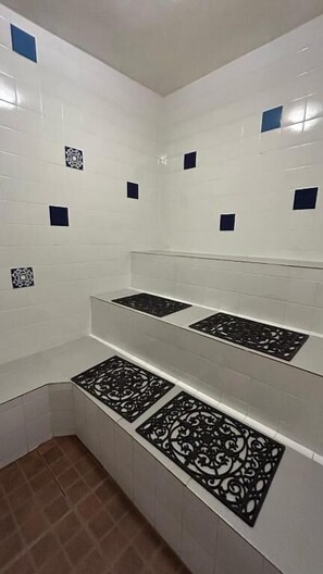 Bagno turco, fangoterapia, massaggi