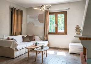 TV, fireplace - Niriides Villas | Irida | Villa 2-bedrooms with private pool (Hersonissos)