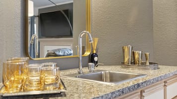 Condo, Multiple Beds, Kitchen, Golf View (Ozark Retreat at the Pointe) | Interior