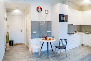 Apartment, City View | Private kitchen