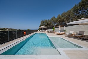 A heated pool - 3A's 3 bedroom luxury villa near Rethymno & all amenities (Rethymno Town)
