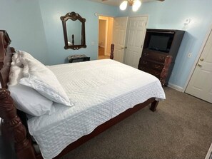 2 habitaciones, tabla de planchar con plancha y ropa de cama 