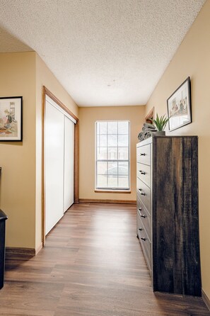 Interior - Aviator's Lounge 1BR 1 BTH Free Parking WiFi - Easy Access Quite and Comfortable (Platte City)