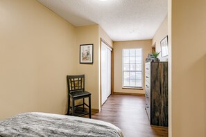 1 habitación, tabla de planchar con plancha, wifi y ropa de cama 