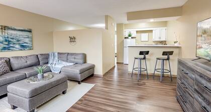 Aviator's Lounge 1BR 1 BTH Free Parking WiFi - Easy Access Quite and Comfortable