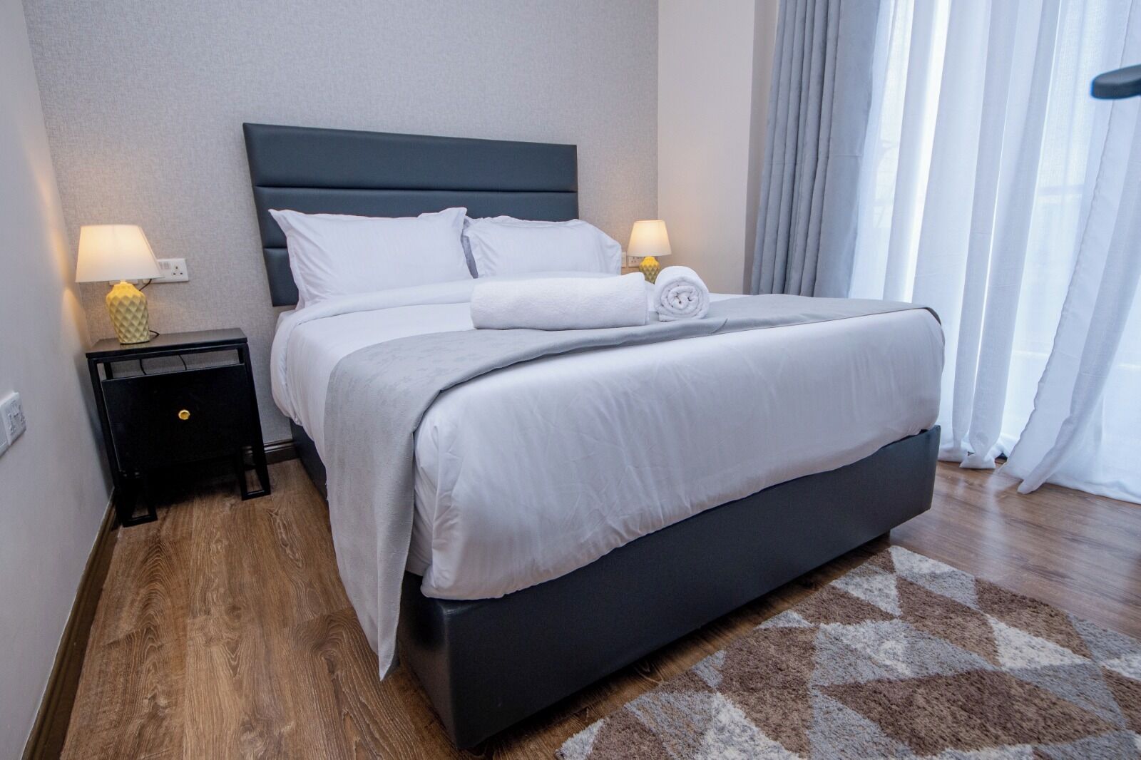 1 多间卧室、熨斗/熨衣板、床单