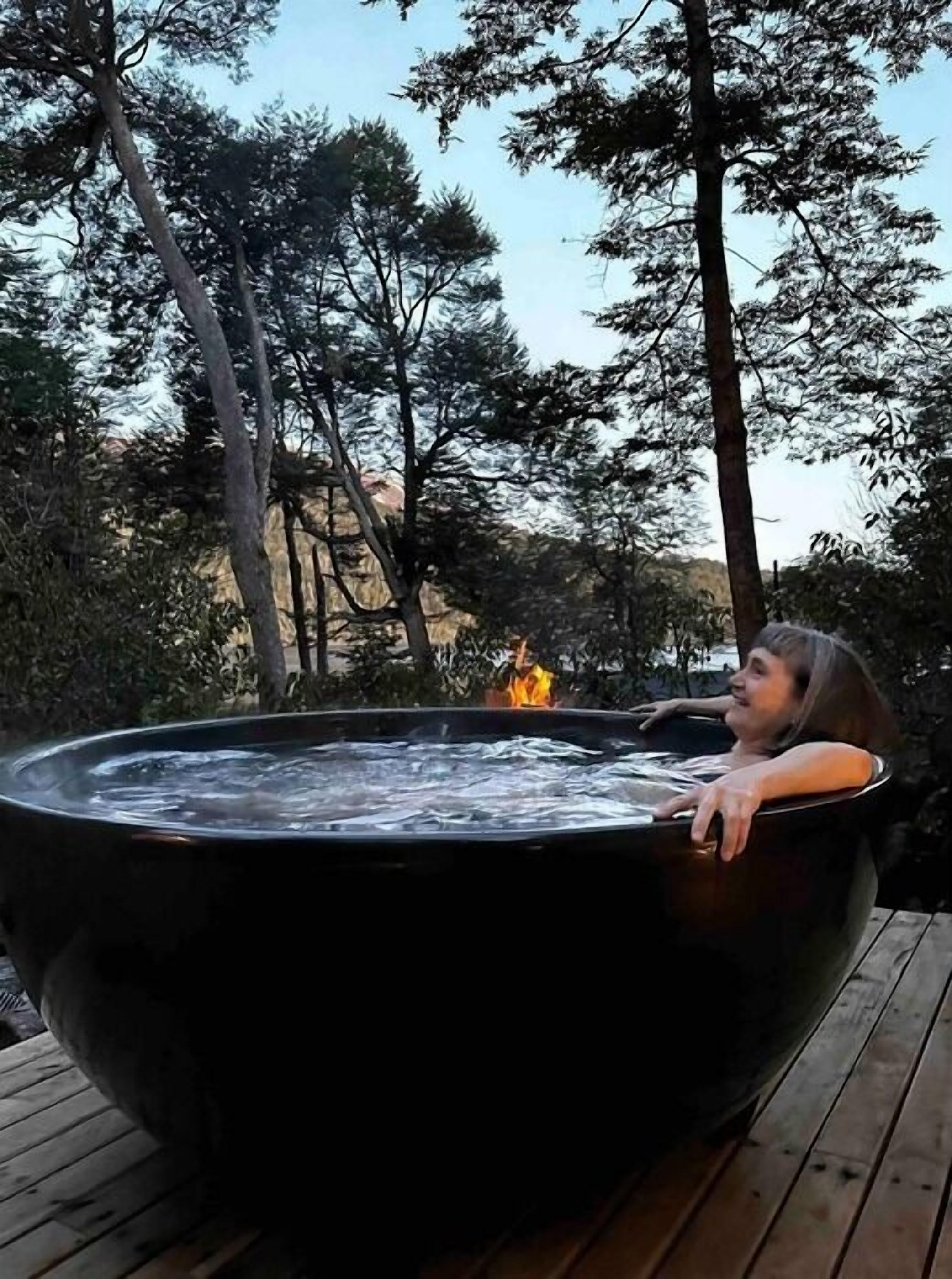 Tina de hidromasaje al aire libre