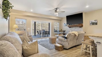 Condo, Multiple Beds, Balcony (Pleasant View on Taneycomo) | Living area | 42-inch flat-screen TV with digital channels, fireplace