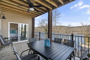 Outdoor dining - Pleasant View on Taneycomo (Branson)