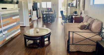 Charming 1-bedroom house in lovely Taft with AC, WiFi