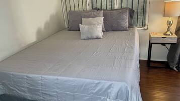 1 chambre, fer et planche Ă  repasser, Wi-Fi, draps fournis