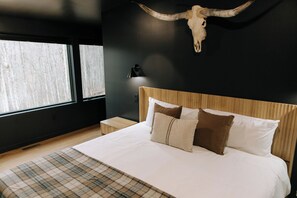 2 bedrooms, WiFi, bed sheets - Cozy Luxury A-Frame Cabin with Sauna, Hot Tub & More (Sevierville)