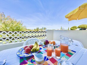 Outdoor dining - ALBUFEIRA BALAIA GOLF VILAGE 7 WITH POOL by HOMING (Albufeira)