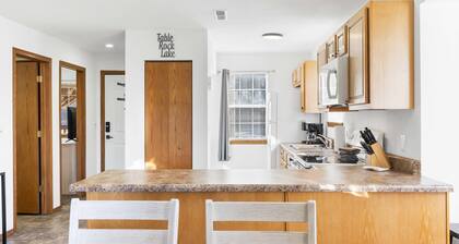 Scenic Lakeview Stay for 5!