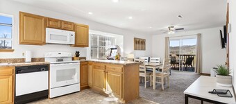 Scenic Lakeview Stay for 5!