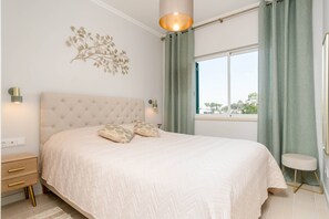 2 bedrooms, iron/ironing board, Internet, bed sheets