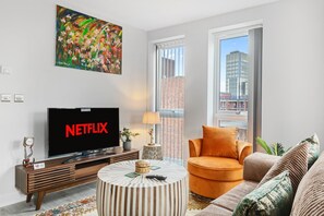 Apartment | Living area - Luxury Leicester Apartment Retreat (Leicester)