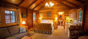 Rustic Lake Louise Cabin | Fireplace & Balcony