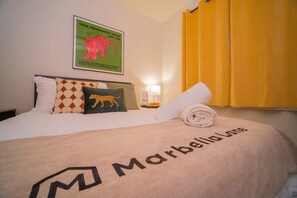 3 habitaciones y espacio para trabajar con laptop 