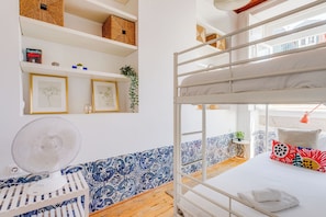 2 quartos, ferros/tábuas de passar roupa, Wi-Fi, roupa de cama