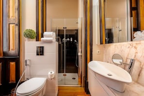 Apartment | Bathroom