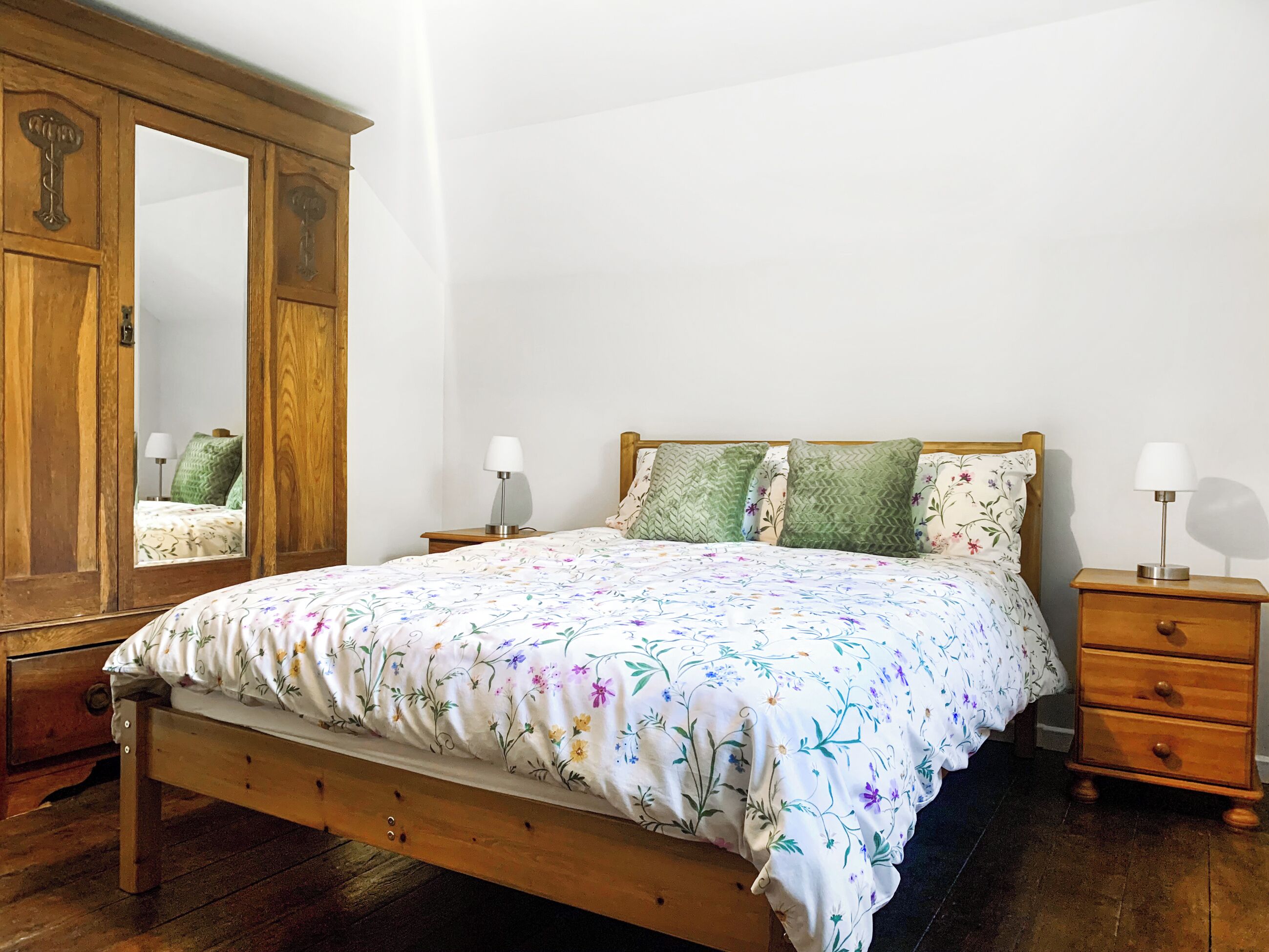 3 bedrooms, free WiFi, bed sheets