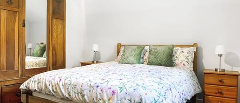 3 bedrooms, free WiFi, bed sheets