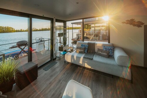 Havel River Houseboat