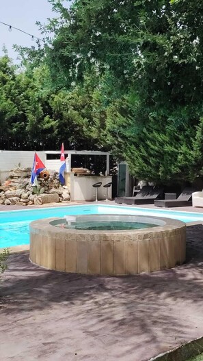 Seasonal outdoor pool, open 9:00 AM to 7:00 PM, pool umbrellas - Villa More - Pool & Nature (Monteroni di Lecce)