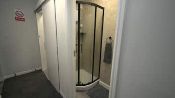 Apartment | Bathroom | Shower, hair dryer, towels