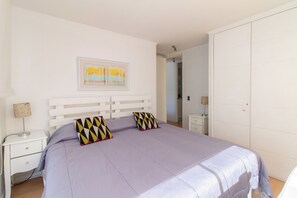 2 dormitorios, tabla de planchar con plancha, wifi y ropa de cama