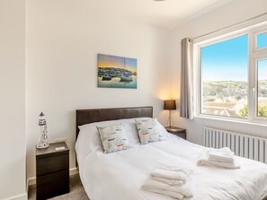 2 bedrooms, bed sheets