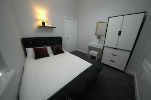 Apartment | 2 Schlafzimmer, Bügeleisen/Bügelbrett, kostenloses WLAN, Bettwäsche