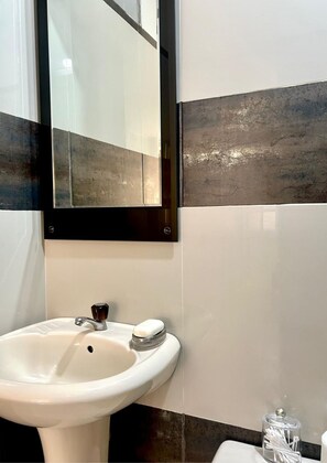 Dutxa, assecador de cabells, tovalloles i sabó 