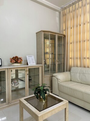 Interior - Dúplex vista al parque , cochera, aire acondicionado (Jaén)