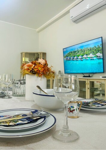 COMPLETE DUPLEX WITH 2 BEDROOMS AND 3 BATHROOMS