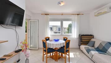 Apartment, 2 Bedrooms, Balcony | Living room