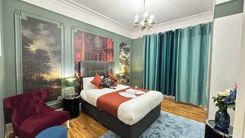 4 bedrooms, iron/ironing board, WiFi, bed sheets