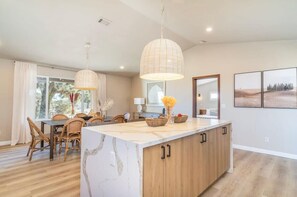 Hus, ørkenutsikt (4 Bedrooms) | Spiseområde på rommet