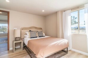 4 bedrooms, iron/ironing board, bed sheets