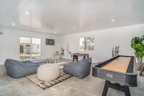 House, Desert View (4 Bedrooms) | Living room