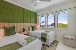 4 bedrooms, iron/ironing board, internet, bed sheets