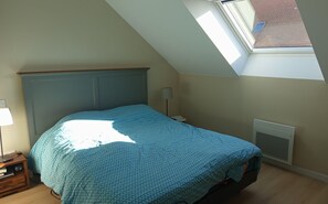 2 bedrooms, iron/ironing board, bed sheets
