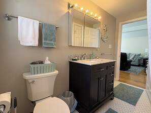 Hair dryer, towels, soap, toilet paper - Mere Point Coastal Cottage (Brunswick)