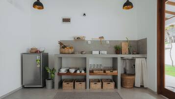 Plaque de cuisson, lave-vaisselle, cafetiĂšre/bouilloire