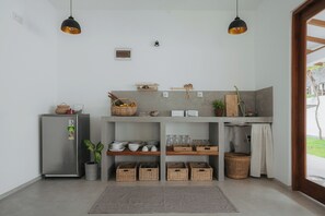 コンロ、食器洗い機、コーヒー / ティーメーカー、電気ポット